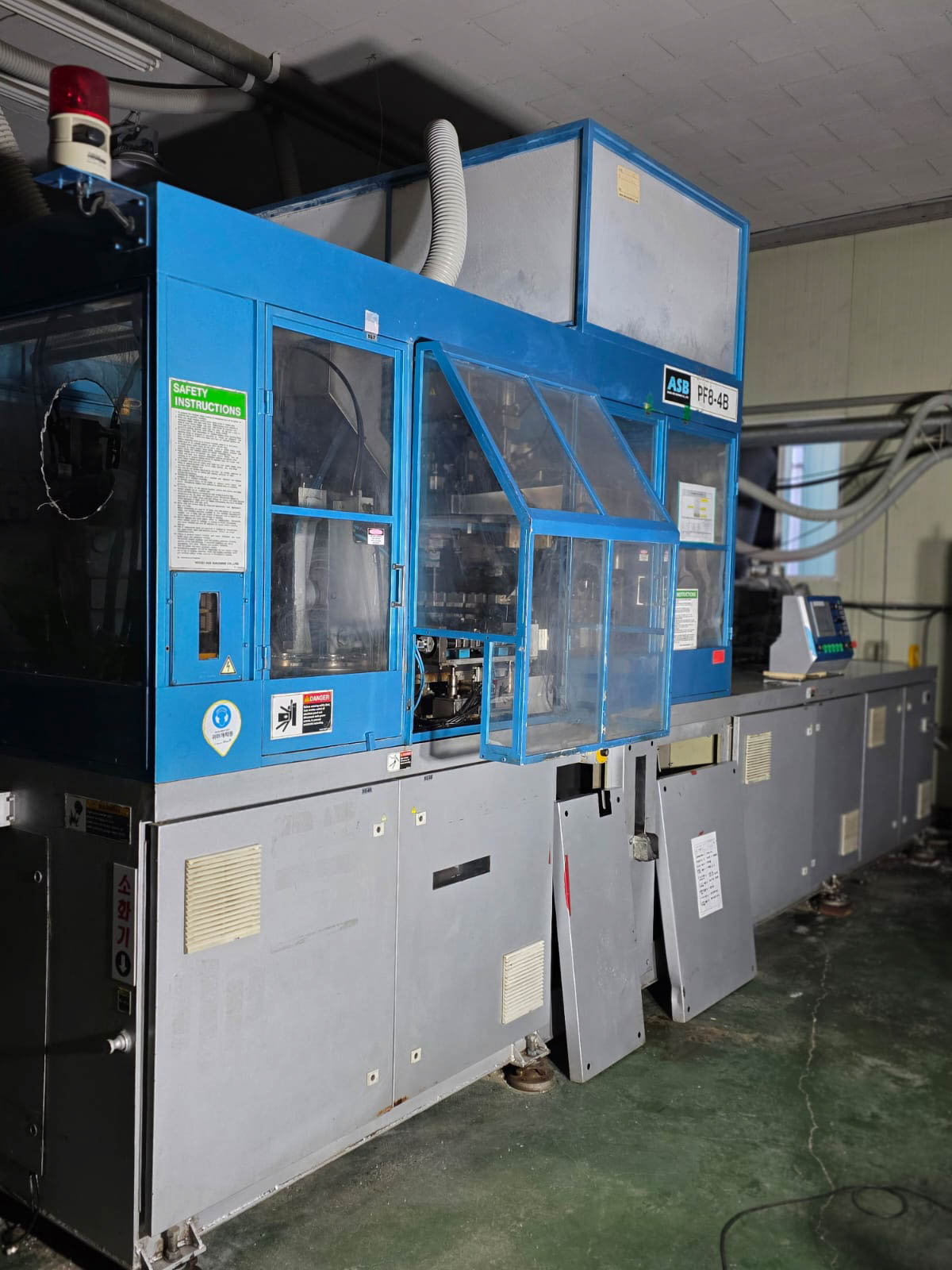 Souffleuse d'injection-étirage pour bouteilles PET NISSEI ASB PF8-4B (2009) id11335